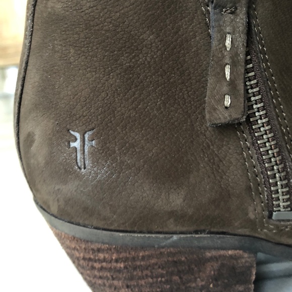 Frye Judith brown leather zip up ankle booties - Picture 9 of 16